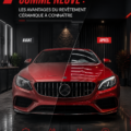 Voiture brillante avec un revêtement céramique reflétant la lumière