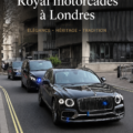Cortège royal à Londres avec des chevaux majestueux et des membres de la famille royale.