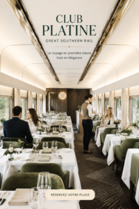 Vue panoramique du grand train Great Southern Rail traversant des paysages australiens