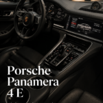 Porsche Panamera 4 E-Hybrid avec une vue élégante sur la route, représentant luxe et performance.