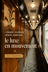 Intérieur luxueux de l'Orient Express avec des sièges élégants et une ambiance chaleureuse.