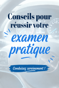 Une femme souriante réussit son examen de conduite pratique
