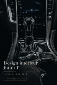 Intérieur luxueux du INFINITI Q50 avec finitions en cuir et bois.