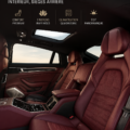 Intérieur moderne et luxueux de la Porsche Panamera 4 E-Hybrid 2017