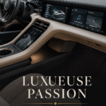Vue d'une voiture de luxe avec un design élégant sur une route ensoleillée
