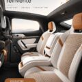 Intérieur élégant et moderne du concept AIWAYS U6ion avec des matériaux luxe.