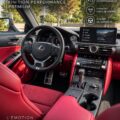 Vue intérieure de la Lexus IS 500 F SPORT qui illustre le luxe et le confort de son habitacle.